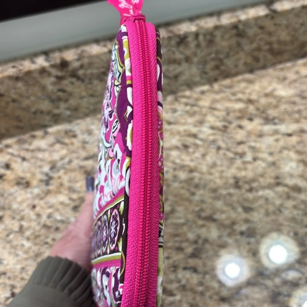 VERA BRADLEY Very Berry Paisley Tablet Case NWOT 7x9 inches Raspberry Pink